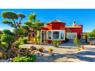 Casa in Cálig. Finca y villa con impresionantes vistas al mar y a la montaña  e