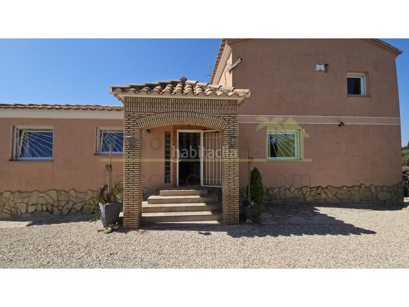 Foto 036f86c3-2358-45f6-8bb5-ea016816d6a7. Casa amb calefacció piscina a Cálig