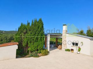 Casa  Calle magistrado. Finca con agua, vivienda y anejo