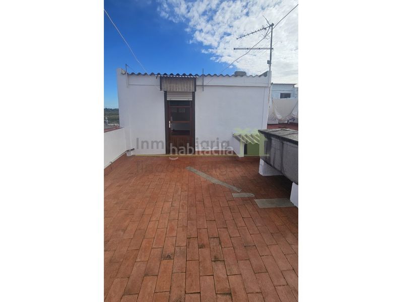 Foto be5294f6-6543-4584-9837-e5329935460a. Casa amb aparcament a Cálig
