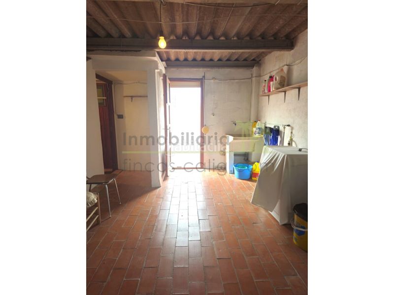 Foto f031fc33-9d94-4db9-a807-2c4cb100015d. Casa amb aparcament a Cálig