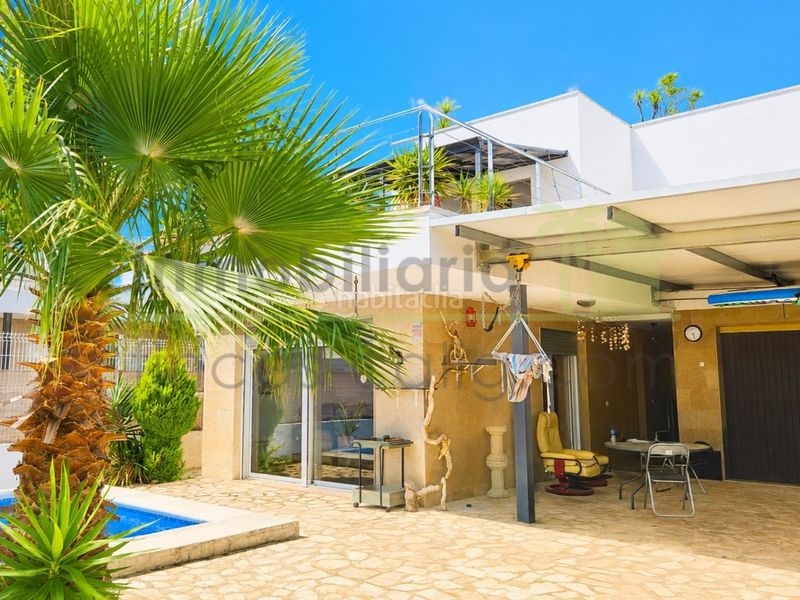 Foto 002dfeb5-bdd7-4258-96e8-31f14fda9a21. Casa amb aparcament piscina a Las Atalayas-Urmi-Cerro Mar Peñíscola