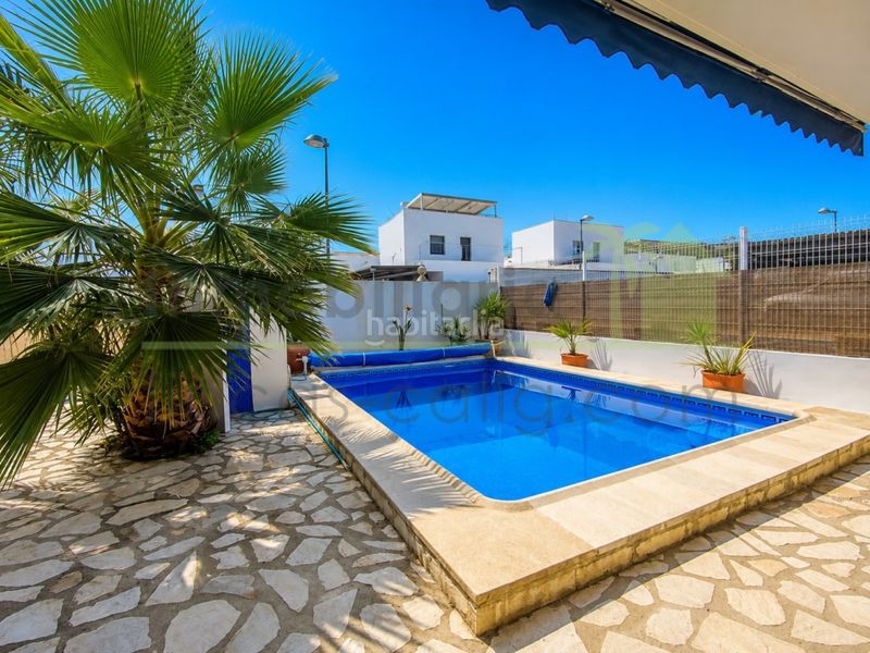 Foto 8d06c023-ede0-4d1a-9d1d-61e70e55611b. Casa amb aparcament piscina a Las Atalayas-Urmi-Cerro Mar Peñíscola