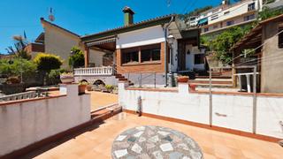 Casa  Passeig de sant lluís. ¡ casa en una sola planta en el pueblo!