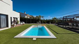 Casa a Corbera de Llobregat.  casa con mucha luz y sol natural !!!