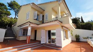 Chalet en Carrer wagner 43. Casa independiente en venta,  un oasis de luz y naturaleza!