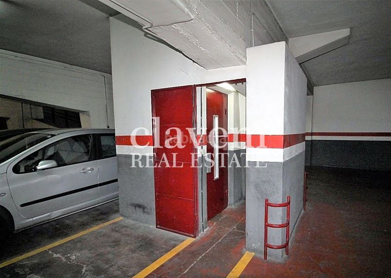 Foto 814fdef3-ca9f-4e2d-8217-731c274cbb3d. Aparcament cotxe a Porta Barcelona
