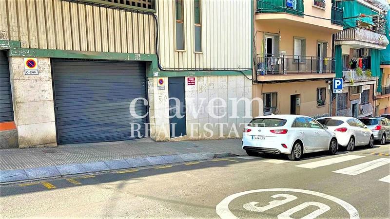 Foto fa252716-9d34-4a50-b83f-15b0d5482658. Car parking in Roquetes Barcelona