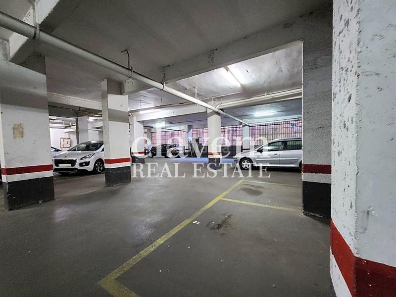 Foto 3247591f-27f1-4e3e-9edc-f50c33031e1f. Autoparkplatz in Prosperitat Barcelona