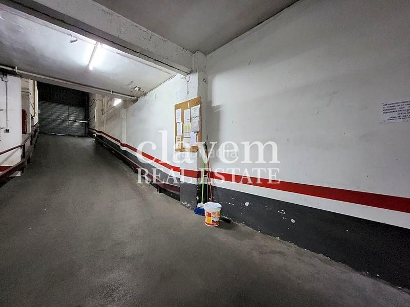 Foto c6d28119-314d-4212-bfa1-516dc0c30466. Autoparkplatz in Prosperitat Barcelona