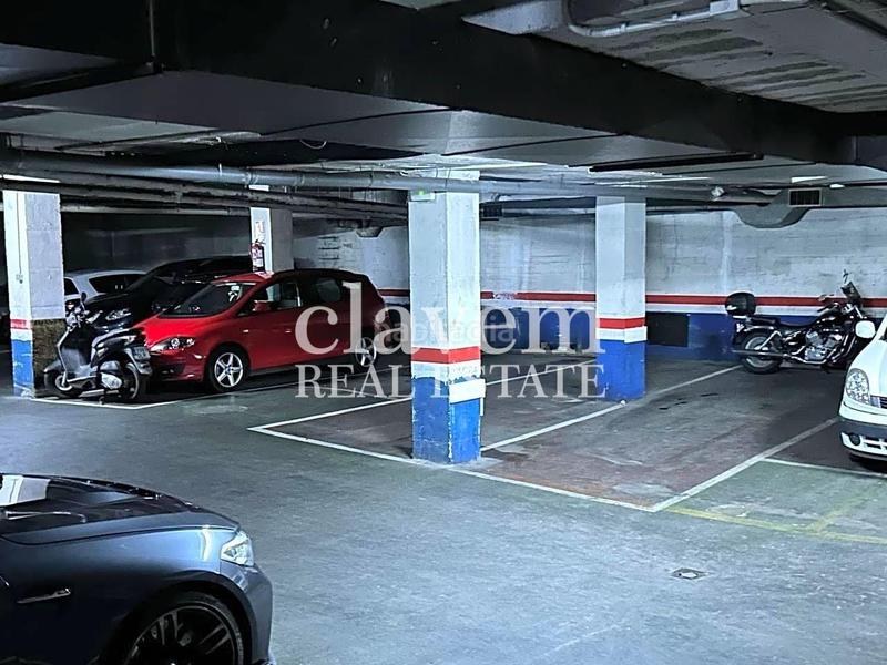 Foto 24e2b116-bad8-489e-aff1-46c7456574e1. Aparcament cotxe a Singuerlín Santa Coloma de Gramenet