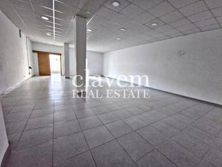 Lloguer Local Comercial  Carrer del pont. Amplio local ubicado en las franquesas del vallés