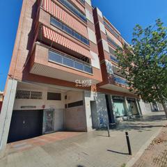 Aparcament cotxe  Avenida  meridiana. Av. meridiana  plaza coche pequeño  prosperitat