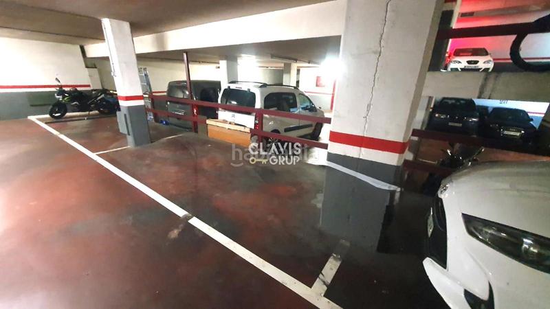 Foto eb020025-dafe-48a3-8998-ce9566fff143. Parking coche av. meridiana plaza coche pequeño Prosperitat en Barcelona