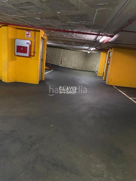 Foto 0fb26461-e92e-428d-951e-e488c3cb9d1e. Parking coche parking para coche mediano disponible en Barcelona