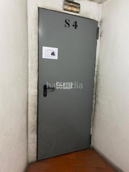 Foto 429348ad-99e9-4b86-a741-f83d7f01add8. Parking coche parking para coche mediano disponible en Barcelona