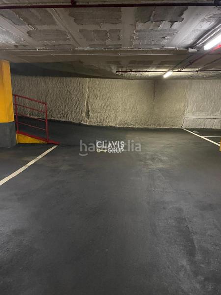 Foto 6eb71de4-64bf-498f-b846-9383d806d73b. Parking coche parking para coche mediano disponible en Barcelona