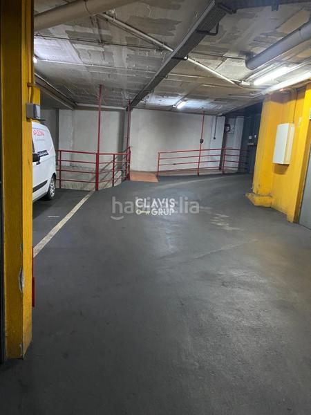 Foto a3184e91-88f4-4e23-a574-be84d5698fab. Parking coche parking para coche mediano disponible en Barcelona