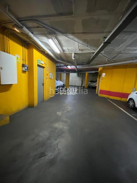 Foto b3654c59-e77a-4447-a0f8-18fbf09d7531. Parking coche parking para coche mediano disponible en Barcelona