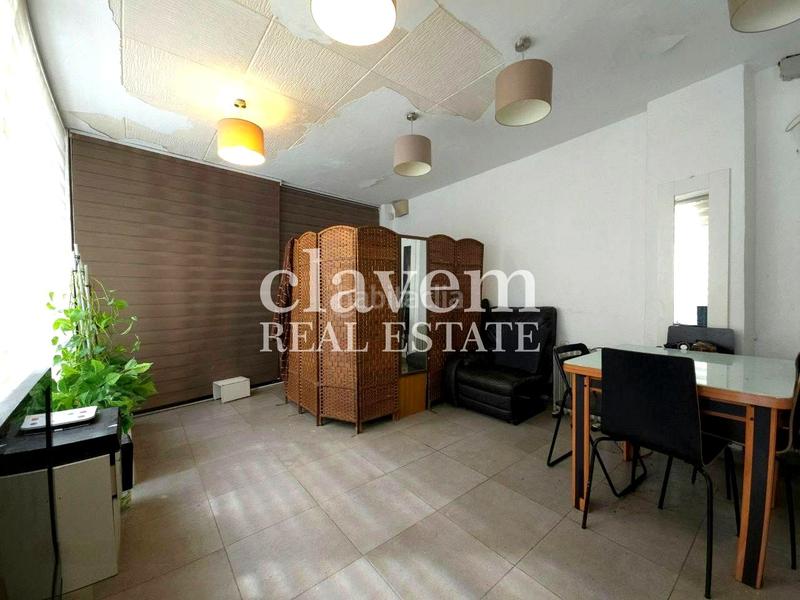 Foto 8f4b8957-b53a-4d91-9963-62bbfdb9cc72. Local comercial a Porta Barcelona