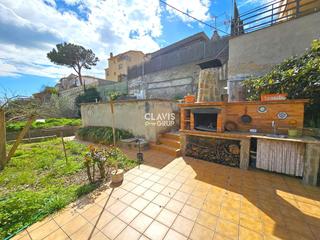 Casa  Isidre nonell. En llia damunt