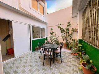 Maison jumelée à Prosperitat. Casa adosada  prosperitat  con patio y terraza