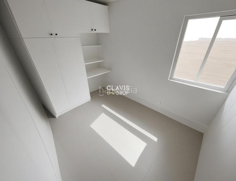 Foto f0bb7325-5353-42d5-871a-2f203ed5a932. Flat in Roquetes Barcelona