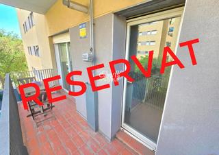 Pis a Vallbona. Finca joven  parking  2 balcones