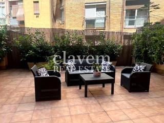 Miete Etagenwohnung  Carrer de la diputació. Piso alq temporal de 3 habitaciones con terraza