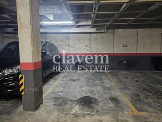 Aparcament cotxe  De la peira. Plaza de parking grande en turo de la peira