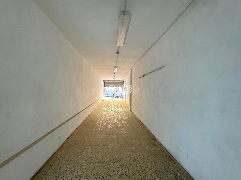 Foto 7245e46f-ac0b-42d8-bab8-035d5d33d4de. Local comercial local en venta a pie de calle en Roquetes Barcelona