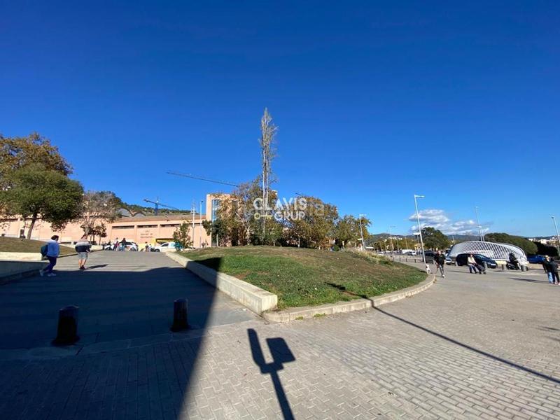 Foto baa1969d-4525-489e-9f3f-3404cc73c048. Local comercial local en venta a pie de calle en Roquetes Barcelona