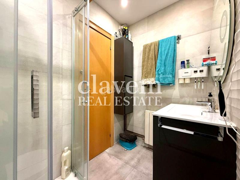 Foto 3f0ea065-f289-4f9a-b7bb-7f8a77b16d70. Piso proyecto de ascensor , luminoso, con galeríabalcón cerrado. en Barcelona