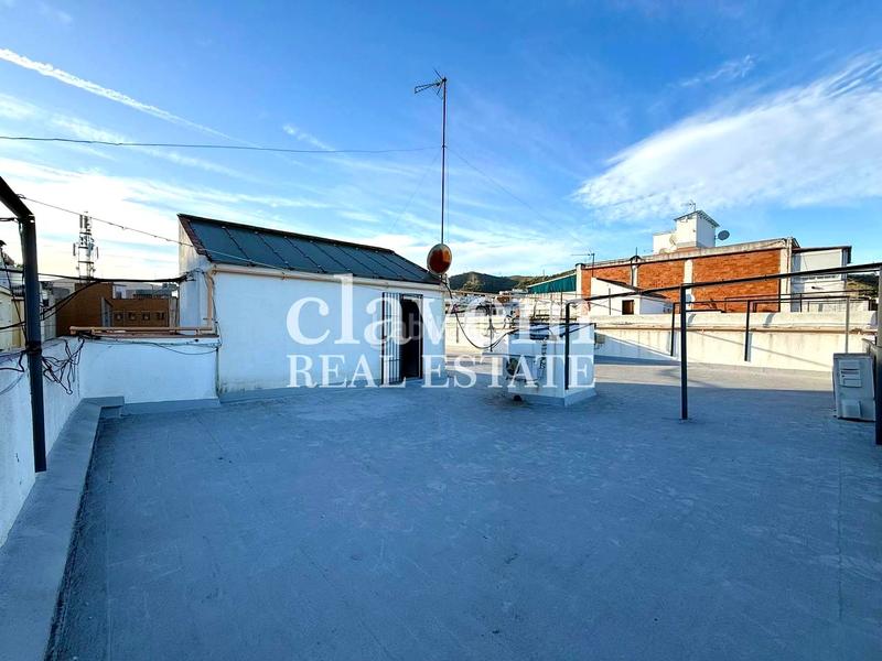 Foto 573438de-0b6c-45eb-834b-ae47bfbede08. Piso proyecto de ascensor , luminoso, con galeríabalcón cerrado. en Barcelona