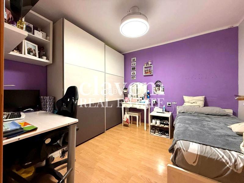 Foto ee8a7fa5-ec19-4595-8844-0db4a327352c. Piso proyecto de ascensor , luminoso, con galeríabalcón cerrado. en Barcelona