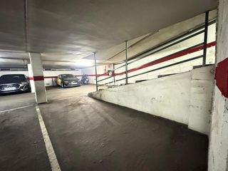 Aparcament cotxe a Pablo Iglesias