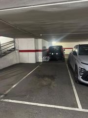 Aparcament cotxe a Pablo Iglesias