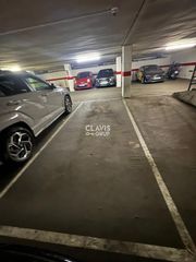 Aparcament cotxe  Pablo iglesias. Pablo iglesias  plaza coche mediano  prosperitat