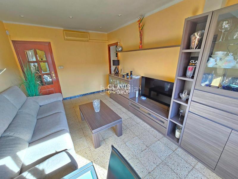 Foto 999f7ab4-a100-4fd7-9579-f764dbb75aa5. Piso balcón exterior amueblado acuerdo por ascensor en Ripollet