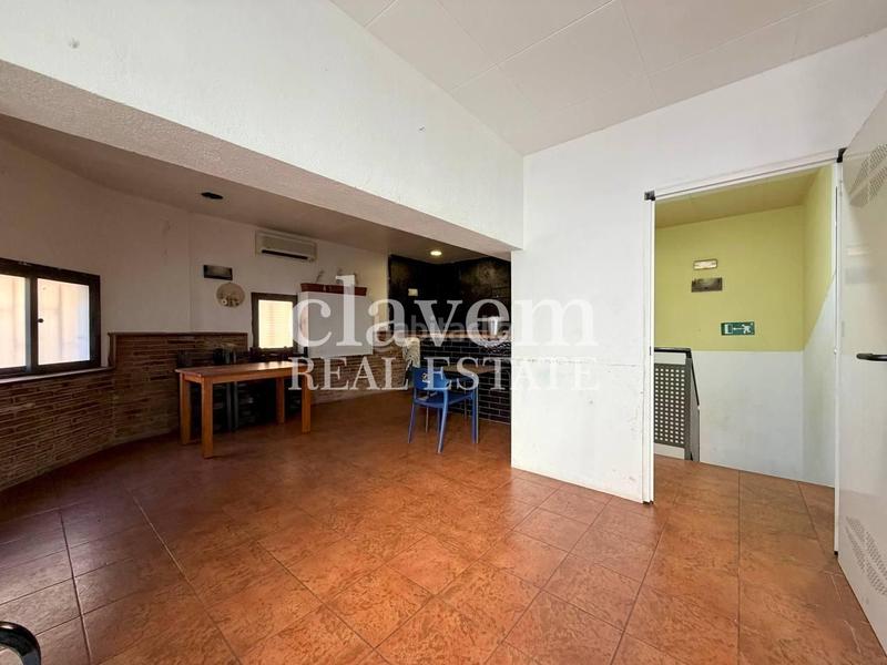 Foto cf801609-f476-4770-a6df-121fa0b8b411. Business premise in Turó de la Peira Barcelona