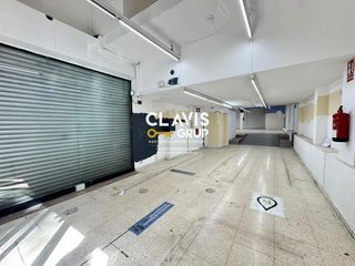 Local Comercial a Verdum. Con salida de humos  local amplio