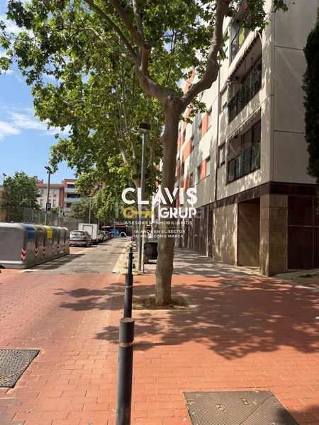 Foto d7dc9143-947f-4203-91c4-896f264f6a2b. Aparcament cotxe a Verdum Barcelona