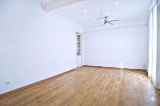 Piso  Carrer de valència. Increíble piso en finca clásica, ascensor  2 balcones