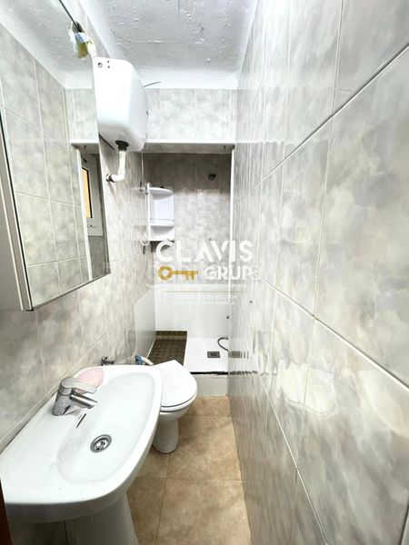 Foto e0cf1c6e-1d7d-4d23-a79c-4e772258eb5f. Àtic a Roquetes Barcelona