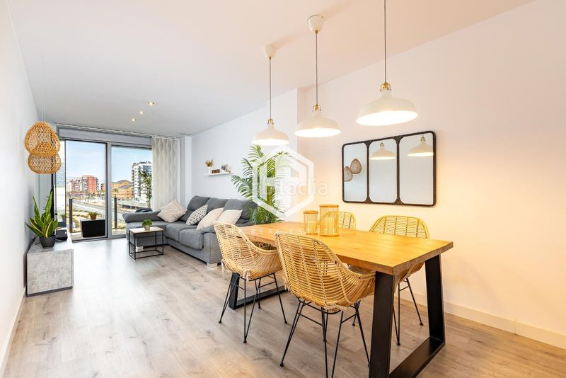 Foto a500095b-3936-4d9b-95c8-6c842be86553. Piso exclusiva vivienda moderna, elegante y lista para entrar a vivir, donde la amplitud interior, la luz natural y los espacios exteri en Badalona