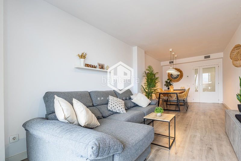 Foto ac2a5a91-bad4-4285-94eb-2ace02925149. Piso exclusiva vivienda moderna, elegante y lista para entrar a vivir, donde la amplitud interior, la luz natural y los espacios exteri en Badalona