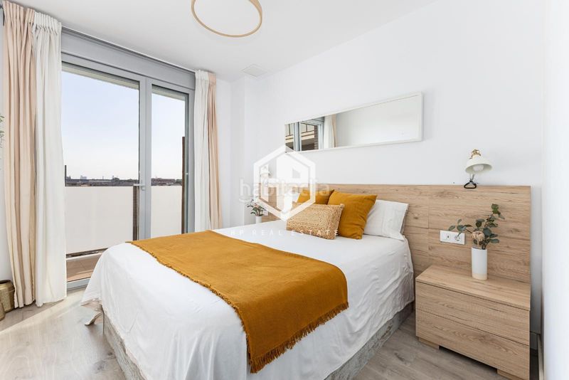 Foto c1174a28-5aa7-4bb5-a059-e0f77b85b44f. Piso exclusiva vivienda moderna, elegante y lista para entrar a vivir, donde la amplitud interior, la luz natural y los espacios exteri en Badalona