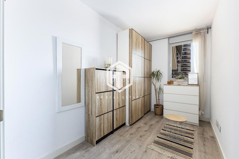 Foto c8cb863b-2b5d-4a3b-938f-6310019a7414. Piso exclusiva vivienda moderna, elegante y lista para entrar a vivir, donde la amplitud interior, la luz natural y los espacios exteri en Badalona