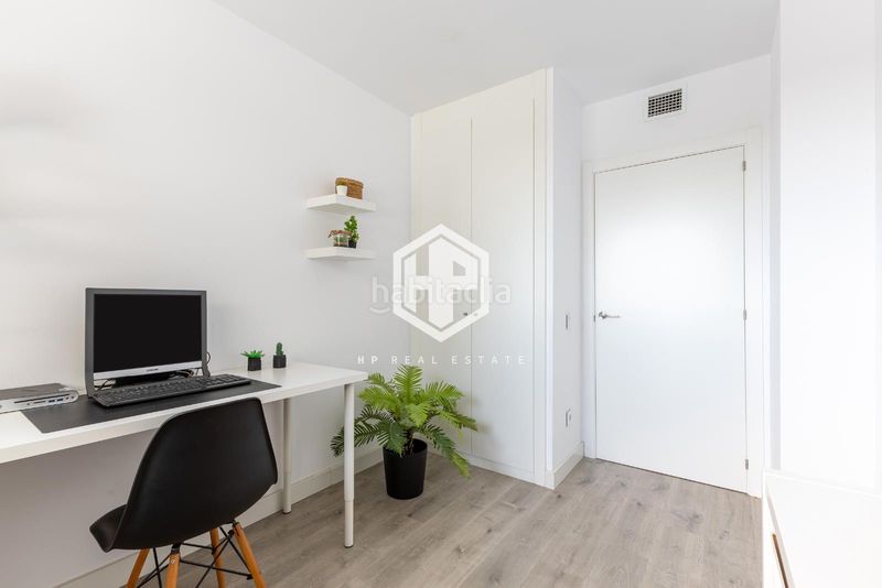 Foto fa960f56-33f1-474e-a155-752cba164aac. Piso exclusiva vivienda moderna, elegante y lista para entrar a vivir, donde la amplitud interior, la luz natural y los espacios exteri en Badalona