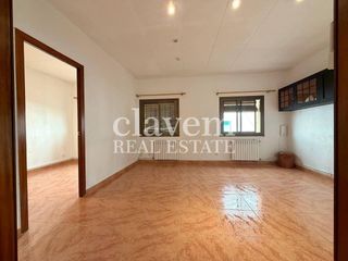 Pis  Calle de travau. Piso alto con ascensor en turo de la peira